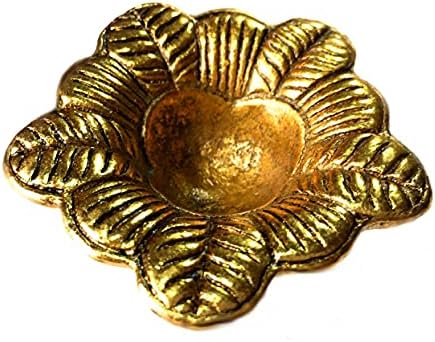 radhna (Сет од 12 Цвет Форма Индискиот Puja Месинг Светилка на Масло - Златна Diya Светилка Врежани Дизајн Кол - 2.5 Инчен